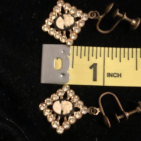 Beautiful Older Cameo Set - Picture 4 of 7